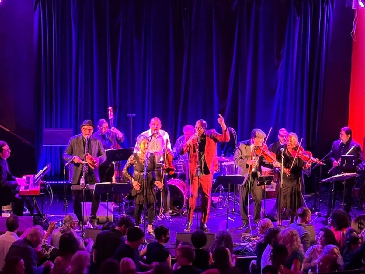 ORQUESTA LA MODERNA TRADICIÓN (Mon, 11/5/25)